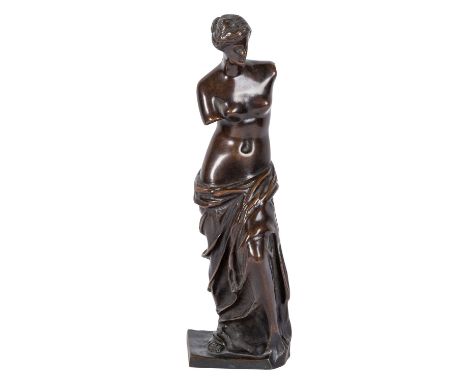 nach ANTIKEM BILDHAUER, "Venus von Milo", Bronze, brüniert, Gussausführung 20. Jh., H: ca. 29 cm. Leichte Gussfehler und Alte