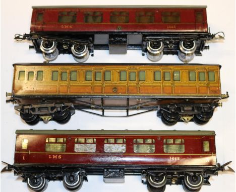 3x Hornby Series O gauge bogie coaches. A Metropolitan Railway Full First coach fitted with switch for lighting. Together wit