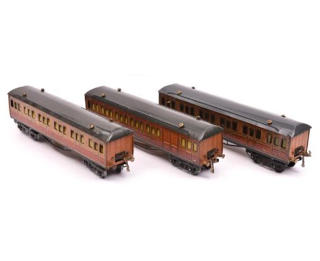 3x Hornby Series O gauge Metropolitan suburban coaches with brass buffers and drop-link couplings in lined wood livery. 2x Fu