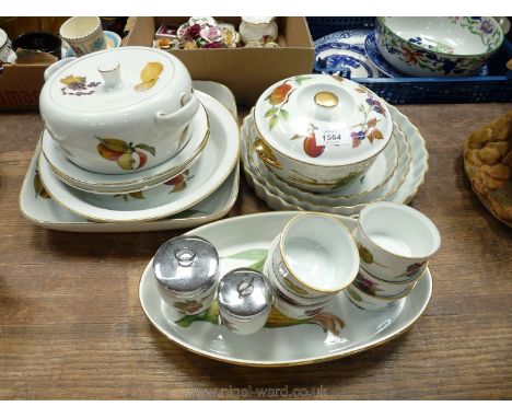 A quantity of Royal Worcester ''Evesham'' cookware including three quiche dishes, three serving dishes, large lasagne dish, t