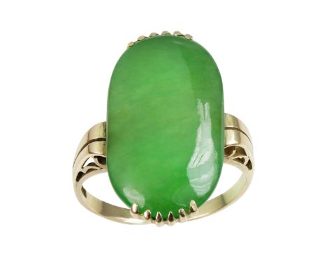 A LARGE, FINE JADEITE JADE DRESS RING in high carat yellow gold, set with a large, polished oval jade cabochon of 24mm in len