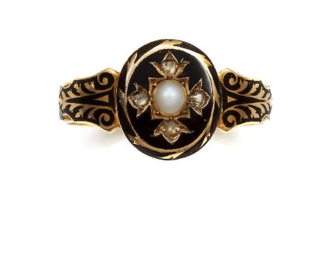 AN ANTIQUE PEARL, DIAMOND AND ENAMEL MOURNING RING, CIRCA 1870 in 18ct yellow gold, set with a central pearl and diamond clus