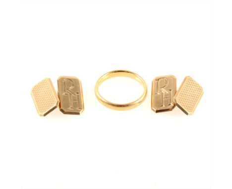 An 18 carat yellow gold wedding band and pair of 9 carat gold cufflinks, the 3.3mm wide plain polished wedding band hallmarke