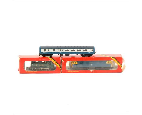OO gauge model railways, including Hornby R.041 GWR Pannier Tank locomotive, Hornby diesel D7063 locomotive, part set with wa