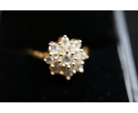 9ct Gold cluster ring set with cz stones Size Q 