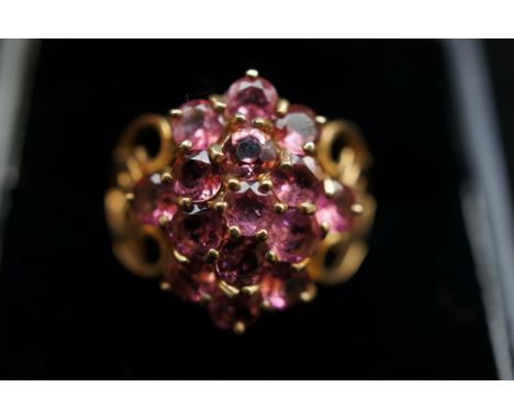 9ct gold cluster ring with purple stones Weight 4.5g Size O 