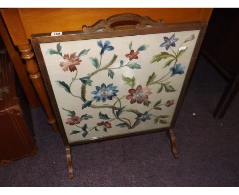 MID CENT TAPESTRY EMBROIDERED FIRE SCREEN [£5- £10]