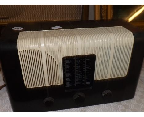 MURPHY BLACK CASED BAKELITE WIRELESS SET WITH CREAM SPEAKER GRILL