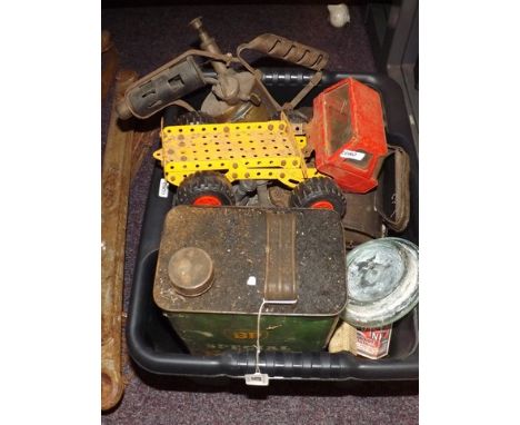BOX LOT OF VINTAGE HARDWARE & TOOLS ETC EST [£5-£10]