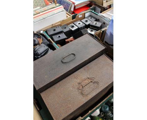 A quantity of Vintage cameras to include Kodaduaflex and two Vintage magic lanterns projectors 