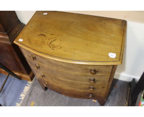 An early 19th Century mahogany commode, fitted with original interior 