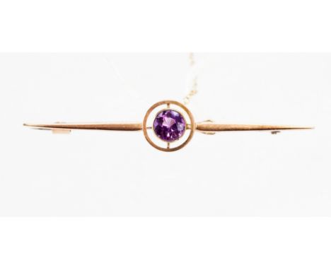 An Edwardian 9ct gold bar brooch, set with a single amethyst 