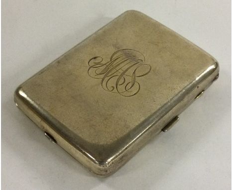 A heavy Antique Continental silver combination business holder / compact. Approx. 174 grams. Est. £150 - £200.