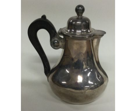 A French silver teapot. Approx. 186 grams. Est. £120 - £150.