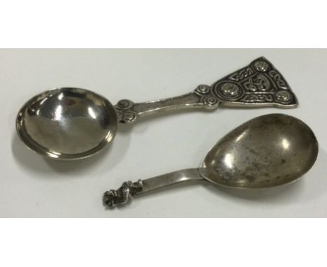 A Lincoln Imp silver caddy spoon, Birmingham 1916, together with an Iona caddy spoon by IMC. Approx. 40 grams. Est. £40 - £60