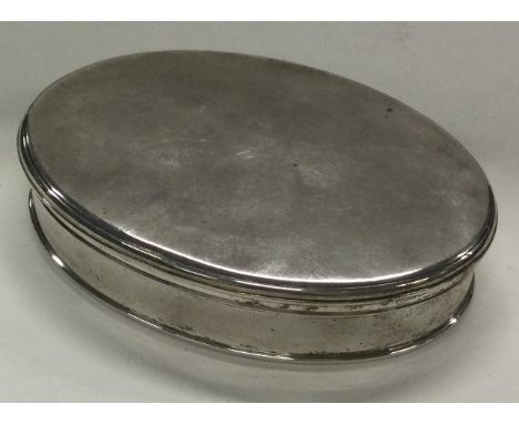 An early 18th Century silver snuff box with lift-off lid. Maker's mark only. Approx. 78 grams. Est. £350 - £400.