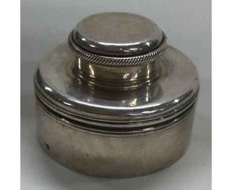 A Georgian silver snuff box with screw-on lid. London 1832. Approx. 89 grams. Est. £100 - £150.