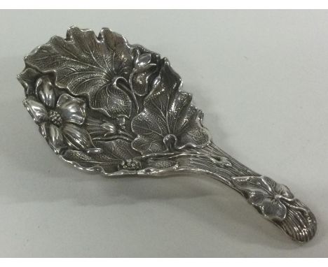 A Victorian silver caddy spoon chased with flowers. London 1891. By John Aldwinckle & James Slater. Approx. 10 grams. Est. £1