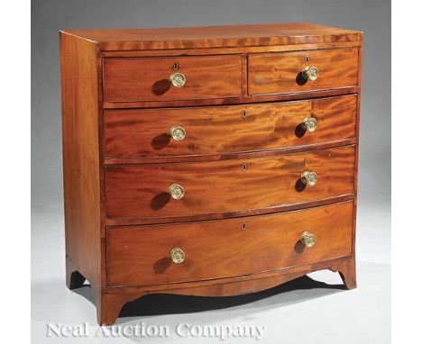 American Federal Mahogany Bowfront Chest of Drawers, late 18th/early 19th c., two over three graduated drawers, shaped skirt,