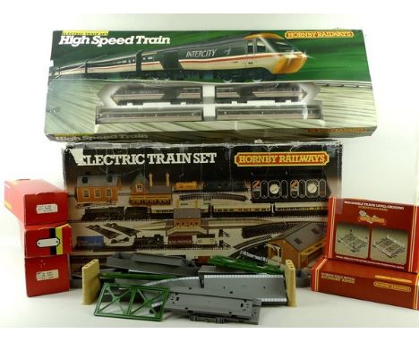 A Hornby Dublo king size electric train set comprising R078 King Class Loco No.6024 'King Edward I', R084 Bo-Bo BR blue Class