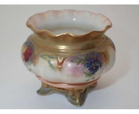 Royal Worcester small four footed Hadleys roses vase H: 5 cm