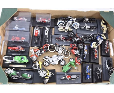 Modern Diecast Motorbike Models, an unboxed collection of 1:18 scale and smaller vintage and modern motorbikes some mounted o