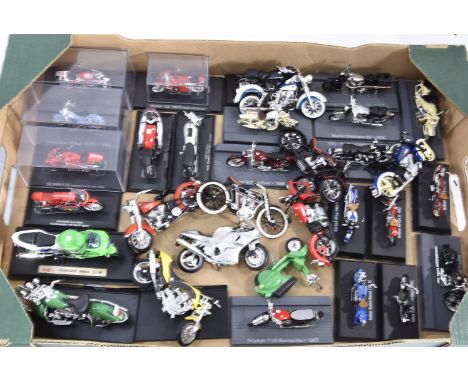 Modern Diecast Motorbike Models, an unboxed collection of 1:18 scale and smaller vintage and modern motorbikes some mounted o