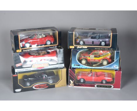 1:18 Scale Modern Diecast Vehicles, a boxed group Solido 9022 Mitsubishi Pajero 2001 Rally Raid, Motormax 73100 Chrysler Howl