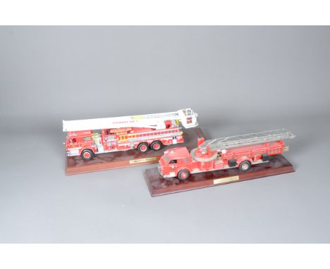 Franklin Mint 1:32 Scale Fire Engines, a boxed Pierce Snorkel No 1 US fire engine with display stand, model has been displaye