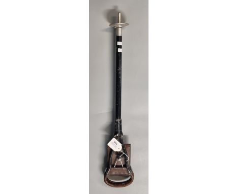 Vintage shooting stick.   (B.P. 21% + VAT) 