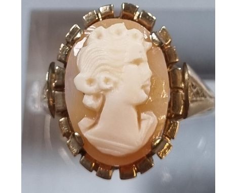 9ct gold cameo ring, Sheffield hallmarks.  3.7g approx.  Size M.  (B.P. 21% + VAT) 