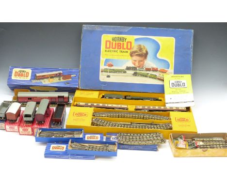 Ten Hornby Dublo 00 gauge model railway items including Passenger Train set Bristolian EDP20 30020, TPO Mail Van Set, wagons,
