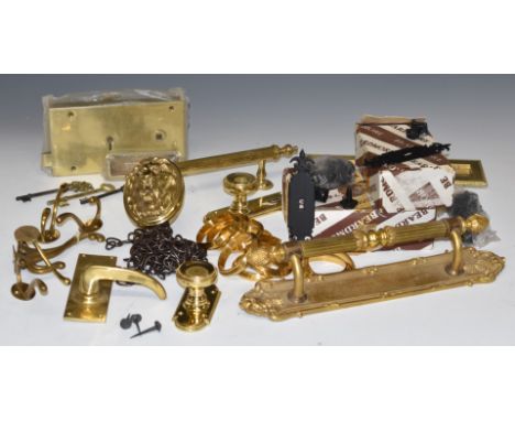 A collection of heavy brass door furniture including a lion mask knob, letterbox, lock with keys, handle with reeded decorati