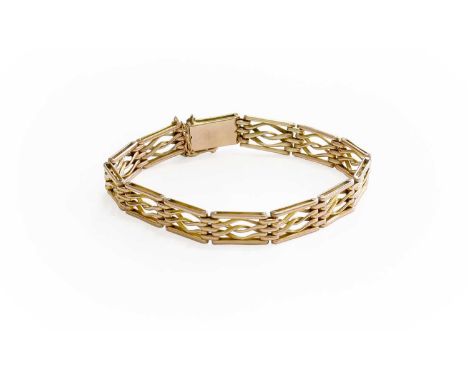 A Gate Link Bracelet, tongue stamped '9C', length 19.5cmGross weight 19.8 grams.