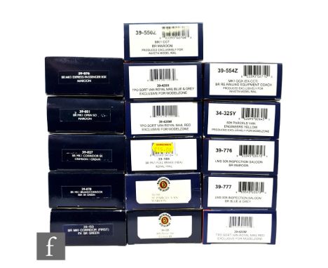 A collection of OO gauge Bachmann BR Mk1 passenger coaches ands assorted parcel vans, all boxed. (16) 
