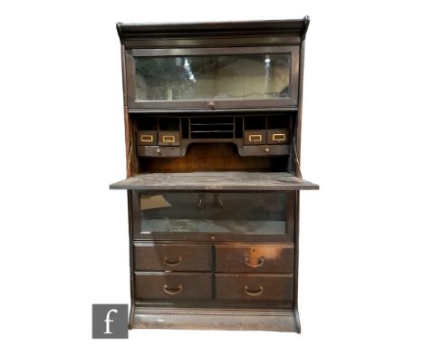 An early 20th Century oak combination modular bookcase in the manner of Globe Wernicke, fitted with two typical glazed doors 