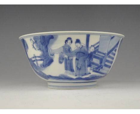 Chinese porcelain Blue and White bowl with figures- Kangxi mark and period 1662-1722. Height: 7,5 cm. Diameter 16 cm. A starl