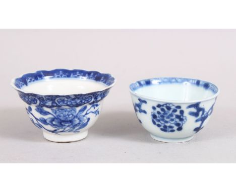 TWO CHINESE EARLY 18TH C KANGXI PERIOD BLUE &amp; WHITE PORCELAIN TEA BOWLS, Both decorated with floral design, one with a sc