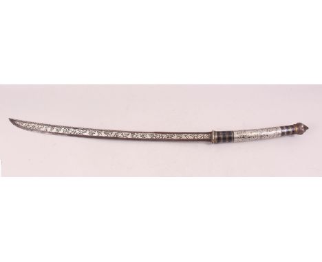 A VERY GOOD 18TH CENTURY OR EARLIER BURMESE INLAID SWORD / DAH, the handle inlaid with with silver to depict various figures 