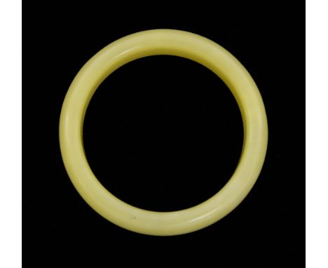 Chinese yellow jade bangle, 7.4cm diameter,