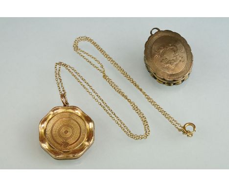 Early 20th century 9ct rose gold front and back locket, engine turned decoration, scalloped border, diameter approx 2.5cm, fi