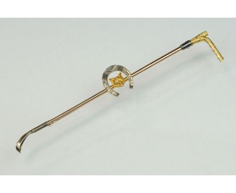 14ct tri-colour gold bar brooch / tie pin, the yellow gold fox head to the centre with white gold horse shoe surmount; rose, 