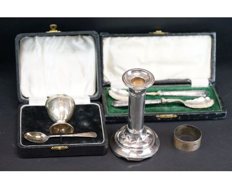 Group of silver items to include an Elizabeth II cased christening set, Birmingham 1953, a George V cased pair of silver hand