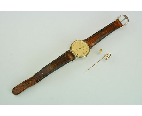 Gents 9ct gold cased quartz wristwatch, together with a 9ct yellow gold stick pin modelled as the letter "R" (2) 