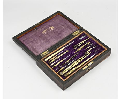 Antique brass compass set in rosewood box. Circa 1900. Dimensions: 14.5 x 23 x 6 cm. In good condition.