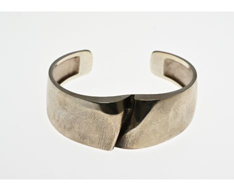 Silver clamp band, Lapponia, 925/000, model Darina's, BjÃ¶rn WeckstrÃ¶m, Finland 1973. Width 23 mm. Size 59x46mm. approx. 36.