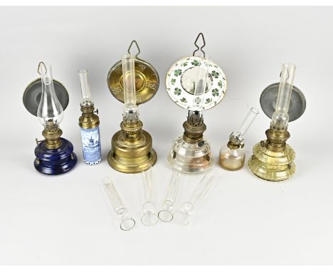 Lot with six antique sconces. Miscellaneous. First half 20th century. Size: 18 - 33 cm. In good condition.