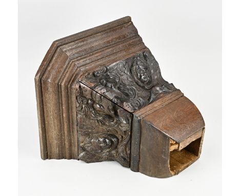19th century oak neo renaissance corner console. Dimensions: 28 x 30 x 30 cm. In good condition.