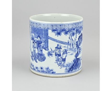 Chinese porcelain brush pot with warriors in landscape decor. Dimensions: H 19.5 x Ã˜ 19 cm. In good condition.