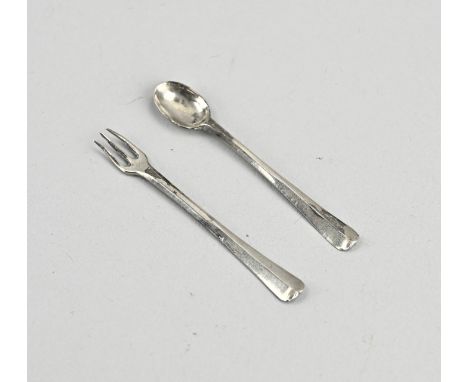 Antique, 18th century silver miniature place setting with a fork and spoon, model Haags lofje. 6 cm. Teeth a bit out of shape